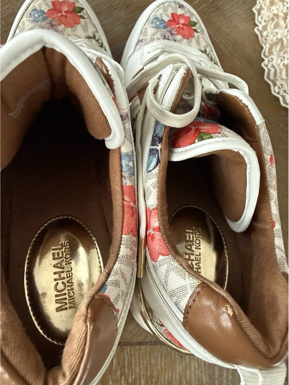 Michael Kors Georgie Trainers Sneaks Size 10 Leather And Synthetic Upper Floral